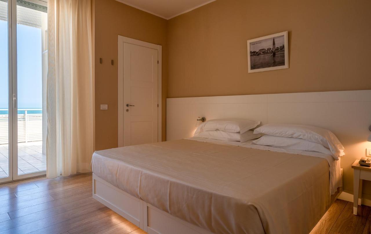 Hotel Bristol Каттолика Экстерьер фото