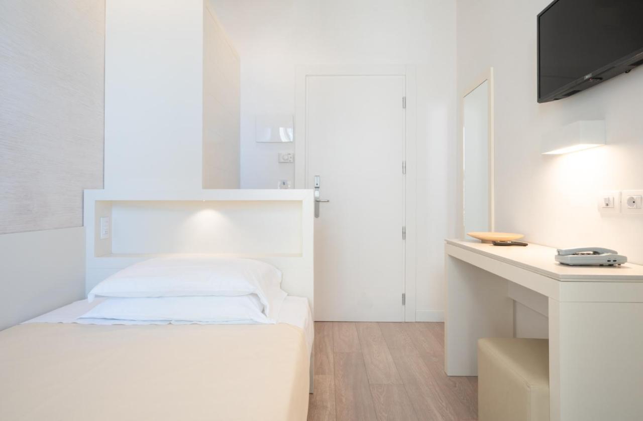 Hotel Bristol Каттолика Экстерьер фото