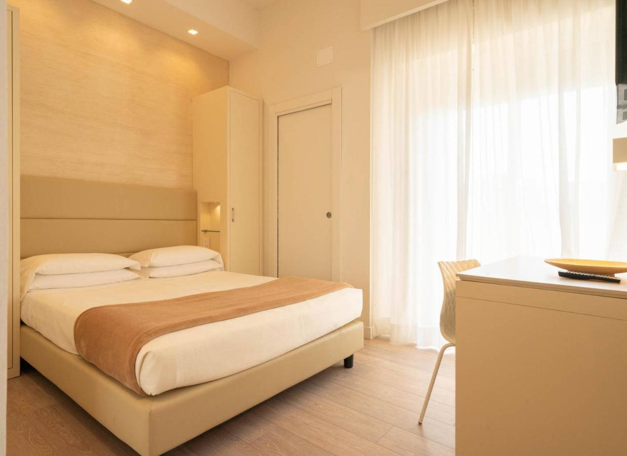 Hotel Bristol Каттолика Экстерьер фото