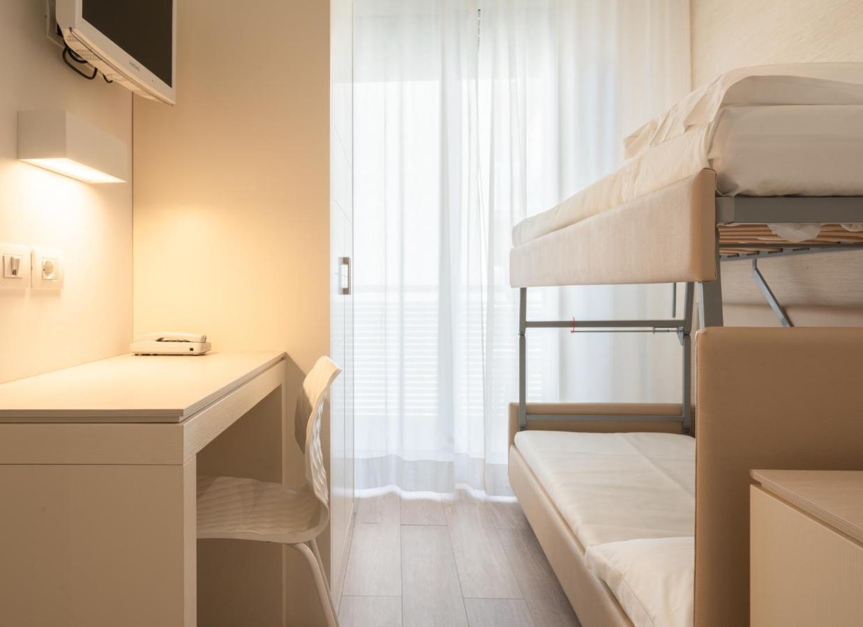 Hotel Bristol Каттолика Экстерьер фото