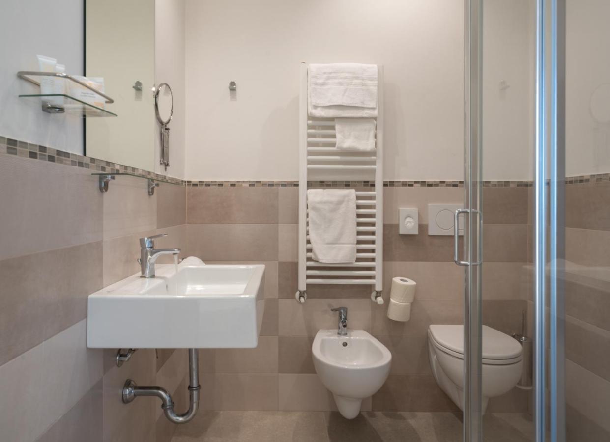 Hotel Bristol Каттолика Экстерьер фото