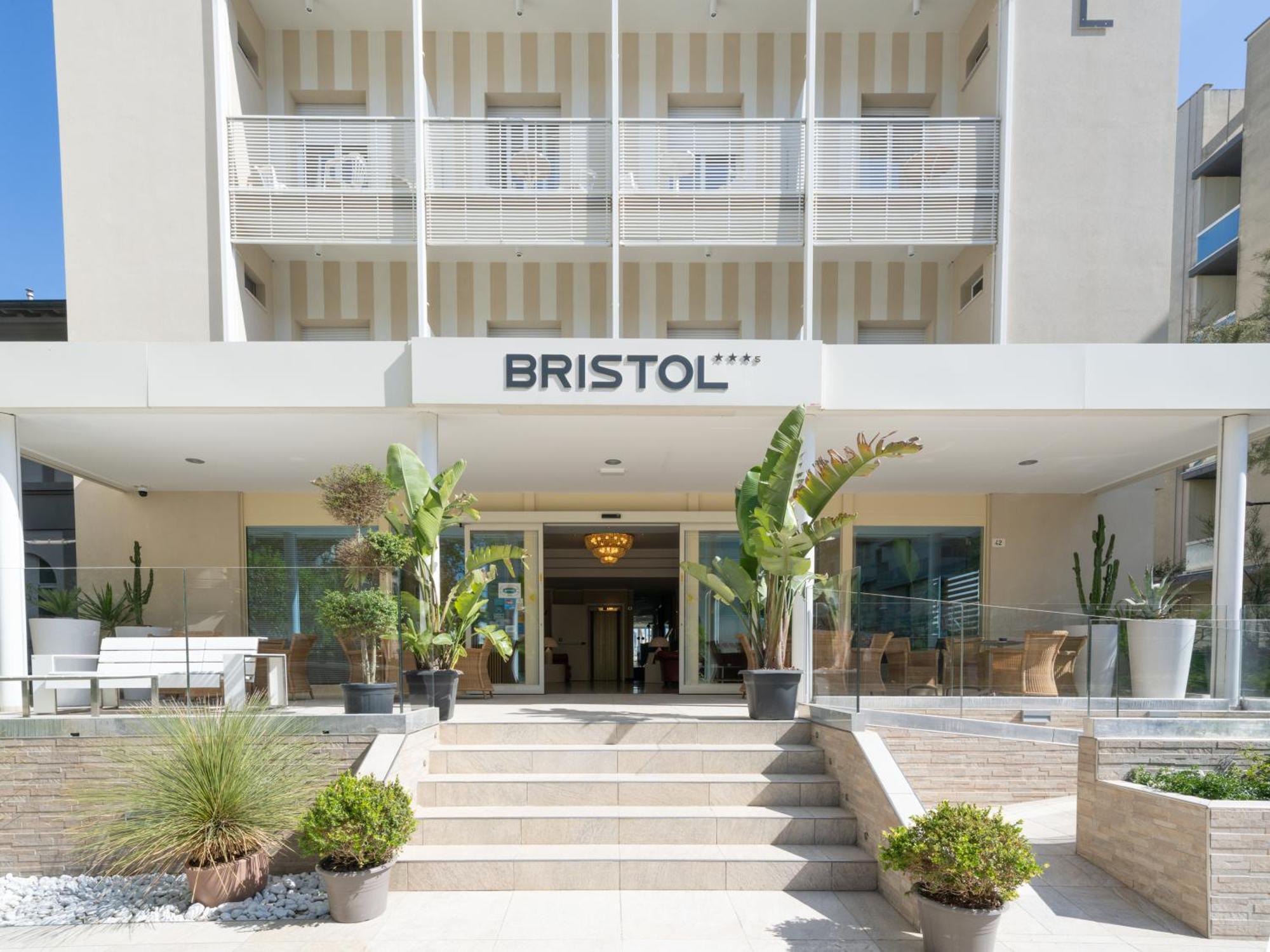 Hotel Bristol Каттолика Экстерьер фото
