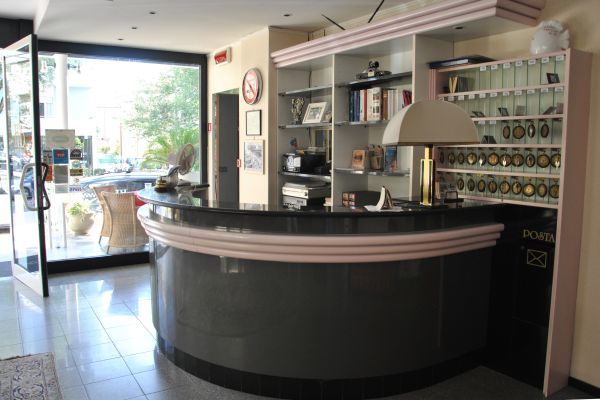 Hotel Bristol Каттолика Экстерьер фото