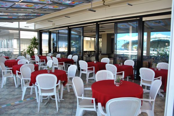 Hotel Bristol Каттолика Экстерьер фото