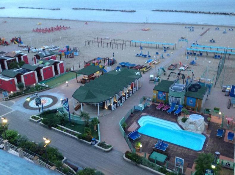 Hotel Bristol Каттолика Экстерьер фото