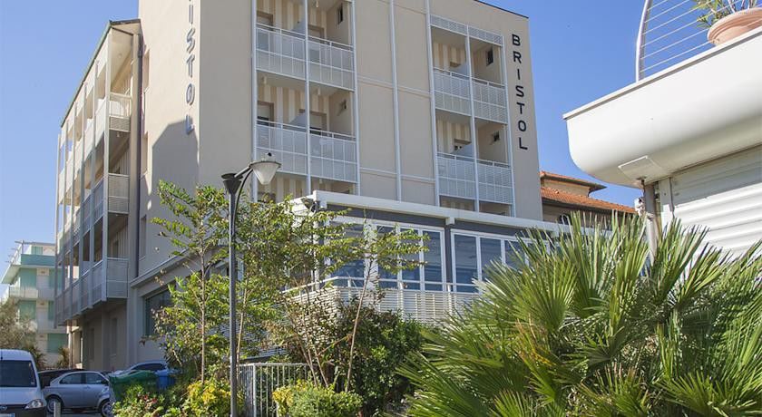Hotel Bristol Каттолика Экстерьер фото