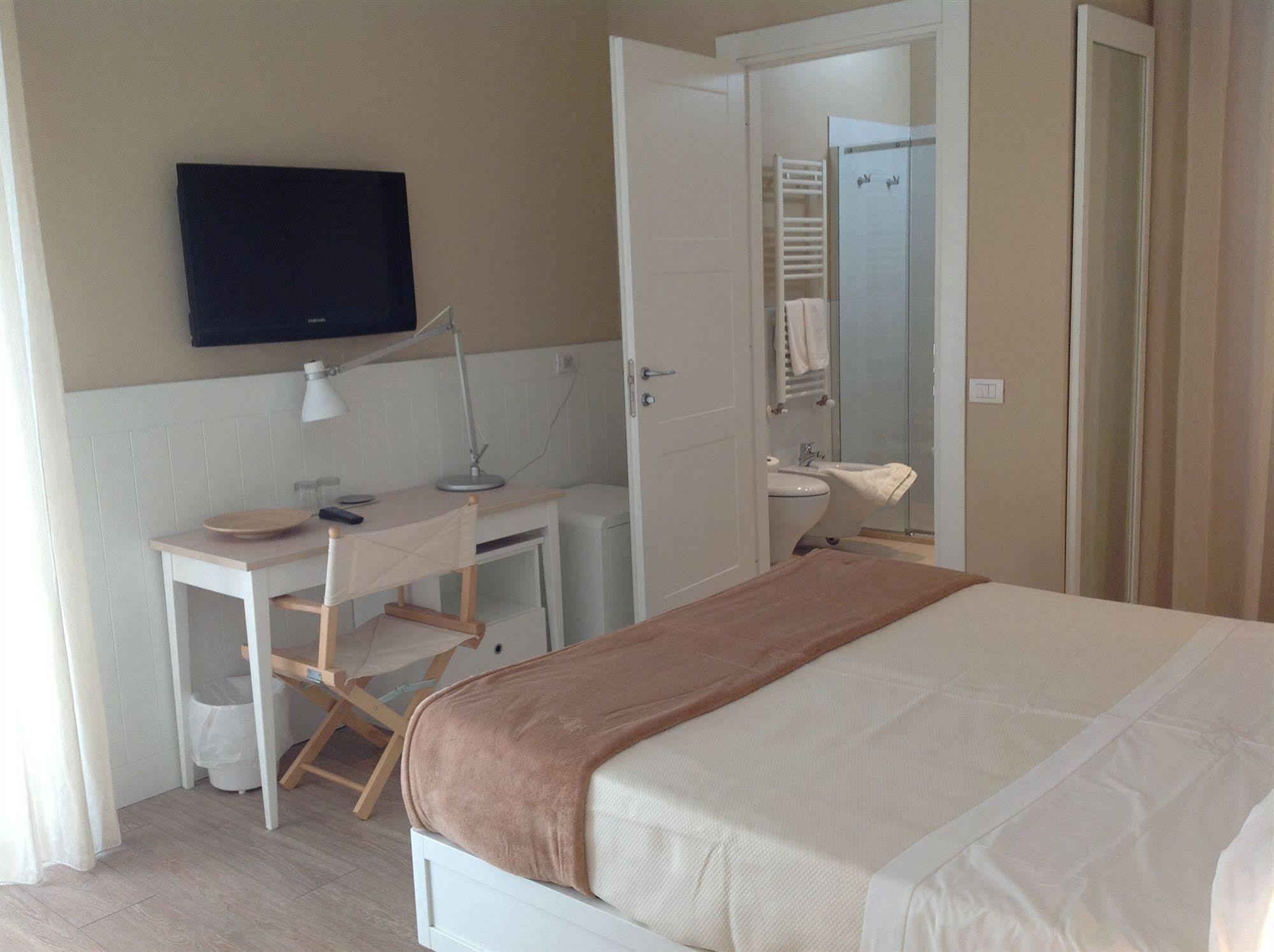 Hotel Bristol Каттолика Экстерьер фото