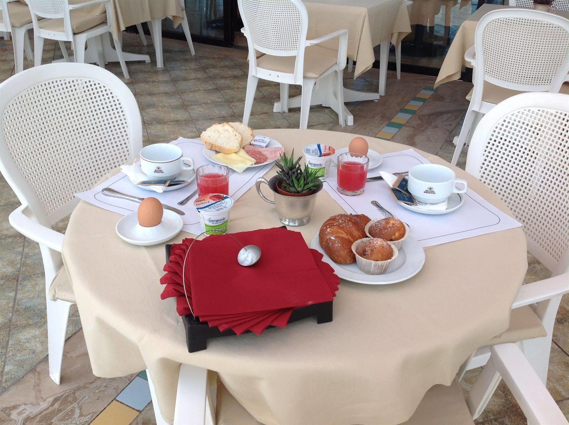 Hotel Bristol Каттолика Экстерьер фото