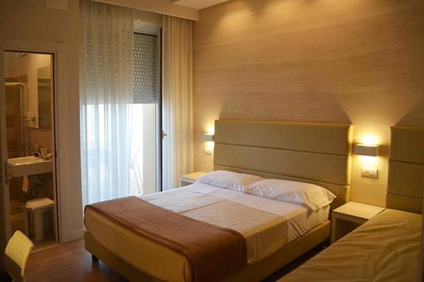 Hotel Bristol Каттолика Экстерьер фото