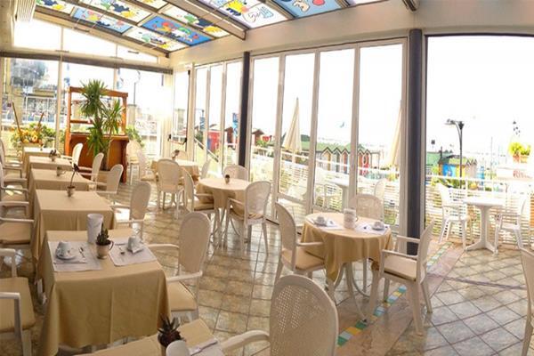 Hotel Bristol Каттолика Экстерьер фото
